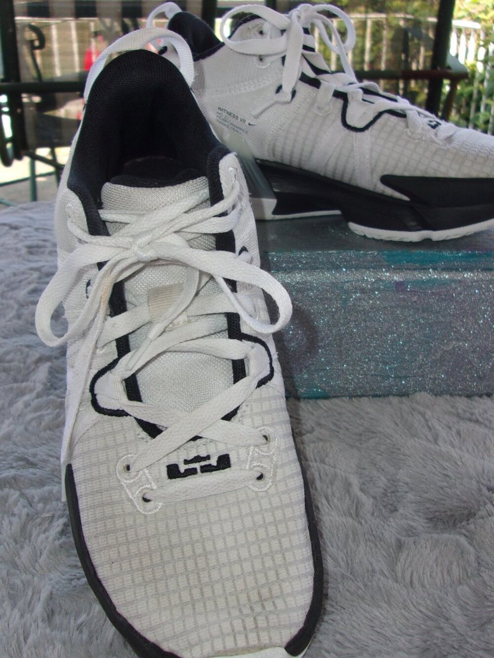 S-227 MENS NIKE LEBRON WITNESS 7  HO22 PERFORMANCE BASKETBALL SHOES